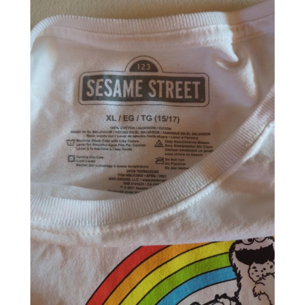 Sesame Street XL T-Shirt Sunny Vibes Big Bird Oscar Cookie Monster White Graphic - Picture 2 of 2